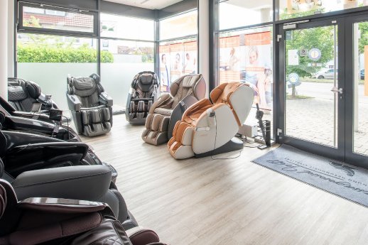 Auswahl an Massagesesseln in Weinstadt.jpg