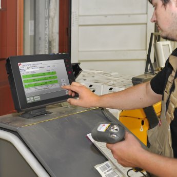 proLogistik Bild 02 - pro-V-pad im Wareneingang.jpg