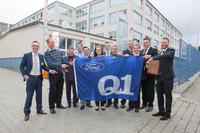 Acknowledgement of the high quality standards at Pierburg's Hartha plant (from left to right): Robert Hoenen (FORD), Norbert Jacholke (FORD), Michael Frega, Brandon Woltz, Daniel Katona, Susann Prasse, Philipp Vetter, René Geinitz, Detlef Riedel, Andreas Kottke, Christian Pollrich, Norman Hofmann