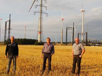 Vertreten die Meerhofer Windkraftbetreibergesellschaften, die den deutschlandweit einmaligen Tarif ermöglichen: (v.l.n.r) Christoph Luis, Michael Flocke und Josef Dreps