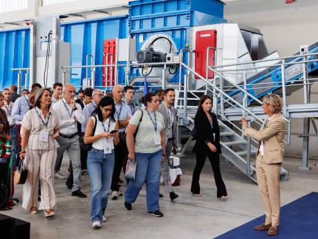 inside-the-igers-extile-sorting-plant-in-italy-official-inauguration-tour_1920x1440.jpg