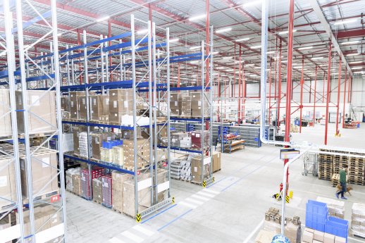 PR600 palletracking warehouse_02.jpg