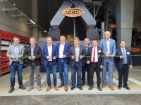 Zur Einweihung des neuen Holzheizwerks der Stadtwerke Schwäbisch Hall kam neben den Projektverantwortlichen auch eine Delegation aus der Haller Partnerstadt Karesi, die sich ebenfalls mit dem Thema CO₂-Reduktion beschäftigt.