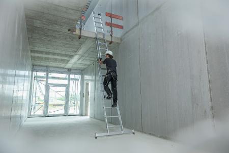 Leitern, Tritte und Fahrgerüste müssen regelmäßig durch eine Befähigte Person geprüft werden. Bildquelle: Günzburger Steigtechnik GmbH