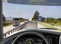 Das Continental Head-up-Display für Nutzfahrzeuge ist in verschiedenen Varianten verfügbar: als Frontscheiben- oder Combiner-HUD