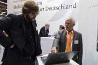 Wie schon im vergangenen Jahr steht unter anderem Dr. Dientrich Sonntag (re.) vom Gemeinsamen Bundesausschuss bei der MT Connect für Fragen zur Verfügung.- Copyright:Leo Seidel/ VDI Technologiezentrum GmbH