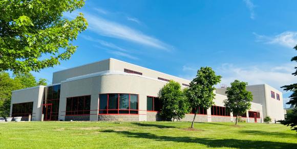 Das gesamte Gebäude der Vertriebsniederlassung Hermle USA Inc. in Milwaukee/WI