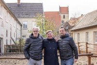 von links: Klaus Baumann, Geschäftsführer der Sputnik GmbH, Carolin Feismann vom Gut Feismann und Maik Porsch, Geschäftsführer der Sputnik GmbH