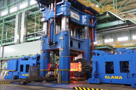 90/108 MN Freiformschmiedepresse in Betrieb im Werk Yasugi
