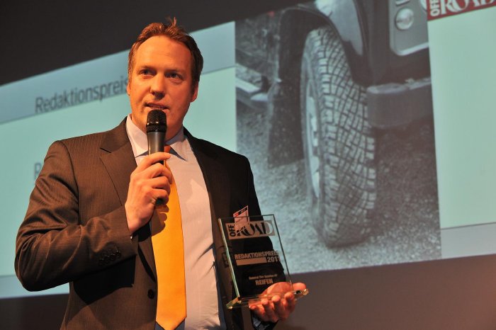 11-02-10 Alexander Luehrs mit Off Road Award.JPG