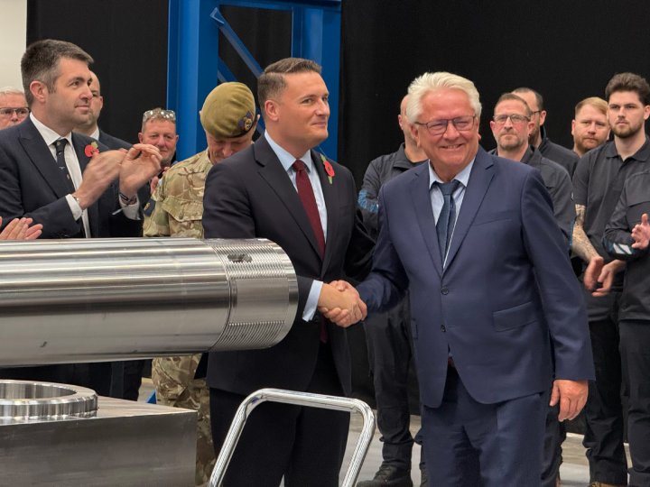 Neues Kapitel für britische Feuerkraft: Rheinmetall eröffnet UK Gun Hall