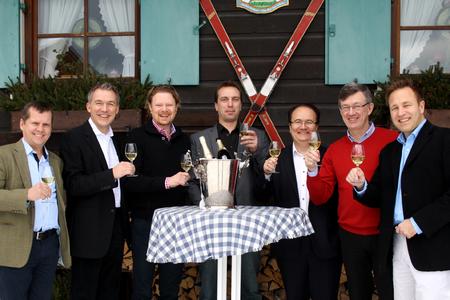 The contract was signed during AMS Technologies’ annual European Sales meeting in Bad Kohlgrub, Germany at the Guggenberg Alm. From left to right: Anders Frisk (Azpect), Jan Meise (AMS Technologies), Mikael Hell and Patrik Frihlén (Azpect), Knut Pogost (AMS Technologies), Per Skande (Azpect) and Philipp Weber (AMS Technologies).
