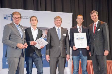v.l.n.r: Wolfgang Grießl, IHK-Präsident; Tobias Meier, SER; Otto Brandenburg, Geschäftsführer der Weiterbildungsgesellschaft der IHK Bonn/Rhein-Sieg; Raimund Schliefer, SER-Ausbildungsleiter; Dr. Hubertus Hille, IHK-Hauptgeschäftsführer