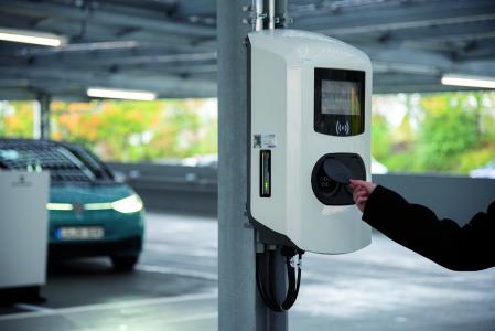350 Ladepunkte werden durch PV-Anlage versorgt