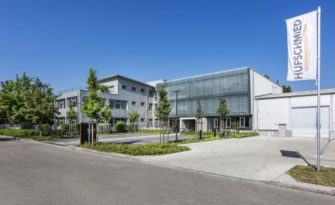 Am 30. September 2021 lädt HufschmiedZerspanungssysteme zum Tag der offenen Tür inBobingen bei Augsburg ein / Bildquelle: Hufschmied Zerspanungssysteme