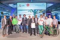 Sieger der Stufe 3 und Gratulanten