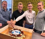 Das Team von AVL-DiTEST beim Anschnitt der Go-Live Torte