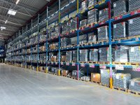 Steigender Materialdurchsatz und wachsende Artikelvielfalt: Kardex erweiterte nicht nur seine Lagerflächen am Standort Bellheim, sondern führte 2024 auch das LIS Warehouse Management System (LWM) ein, um Einlagerung, Kommissionierung und Verladung effizienter zu gestalten.