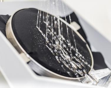 Image: Evaluating the DWR performance using the spray test method at HeiQ laboratories (HeiQ)
