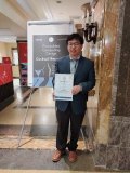 Exascend’s CEO, Frank Chen, with the Embedded World 2022 best-in-show award.