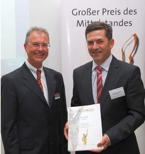 MID GmbH managing director, Jürgen Leuschel (right) receives the certificate for reaching the finals of the major medium‐sized business prize from Robert Knitt, service point for the Oskar Patzelt foundation for Franconia and member of the jury for Bavarian competitors, July 17, 2012 in Nuremberg