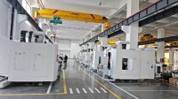 Der Maschinenpark von TAIGONG in China mit modernen CNC-Bearbeitungszentren in einer modernen Produktionsumgebung