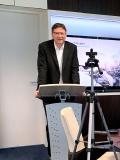 Der Vorstandsvorsitzende Dr. Volker Kruschischinski hält in diesem Jahr den Eröffnungsvortrag vor der Webcam