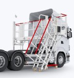 Eine Multi-Arbeitsbühne ermöglicht einen absolut sicheren und ergonomischen Stand bei einer Vielzahl unterschiedlicher Tätigkeiten – auch an kommunalen Fahrzeugen aller Art. / Quelle: Hymer