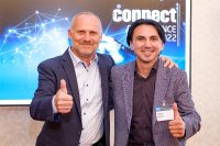Dirk Waasen, Verlagsleiter WEKA MEDIA PUBLISHING GmbH (links), und Hakan Ekmen, CEO Telecommunication bei umlaut (rechts), freuen sich über den Ausbau und die Erweiterung der erfolgreichen Kooperation zwischen connect und umlaut.