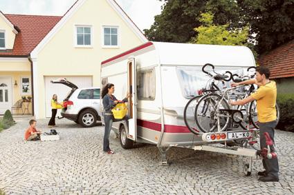 Mit den Tipps von Reifenhersteller Goodyear können Wohnwagen-Urlauber schon bei Abfahrt zum Ferienziel relaxen. (Bild: © AL-KO Kober AG)