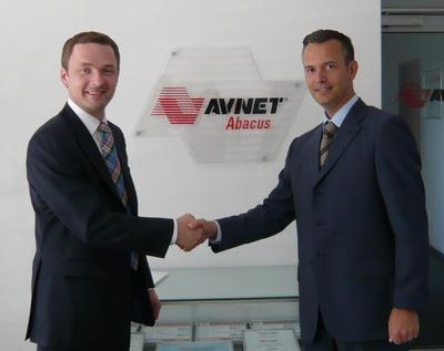 v.l.n.r.: Hagen Götze( Avnet Abacus) & Stefano Ravera (Amphenol-Tuchel)
