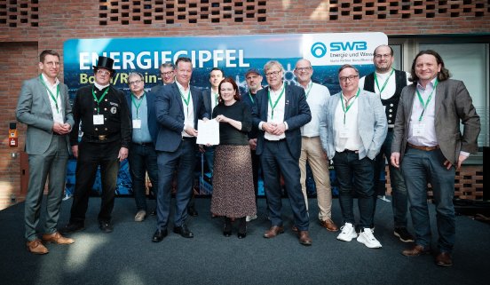 Energiegipfel 2025_Gruppenfoto-mit-Erklaerung.jpg