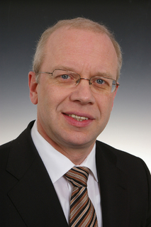 Dr. Michael Pütz Vorstand Personal Werksanlagen Recht
