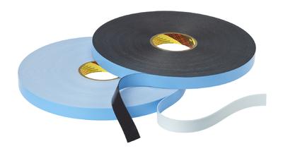 In schwarz und weiß erhältlich: die neuen doppelseitigen Klebebänder zur Rahmenverklebung von kristallinen Solarmodulen. Foto 3M