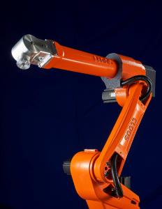 Der agile und hochdynamische QIROX-Roboter QRC-300 eignet sich optimal für Kompaktzellen und
-anlagen
