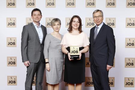 (V. l.): Ralf Heislmeier (Head of Marketing & Sales), Heidi Fried (Head of CMA), Edeltraud Hütter (HR Specialist), alle SPV, Bundeswirtschaftsminister a. D. Wolfgang Clement / Bildquelle: TOP JOB