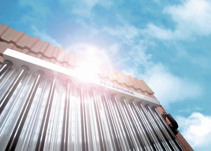 Hochleistungs-Röhrenkollektor als Herzstück einer "Aqua" Solaranlage von Paradigma