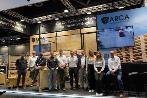 ARCA_Messestand-team.JPG