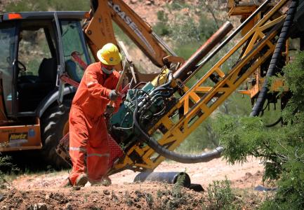 Bohrerät im Einsatz; Quelle: Sonoro Gold