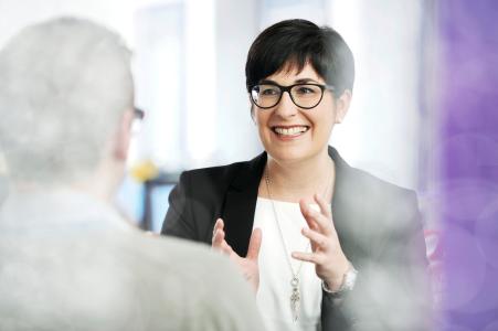 Simone Deckers (43) wird vom Vorstand der SWK STADTWERKE KREFELD AG zum 1. Juli 2021 zur neuen Geschäftsführerin Vertrieb/ Kundenmanagement an die Seite von Josef Thomas Sepp (Sprecher der Geschäftsführung lekker Energie GmbH) bestellt