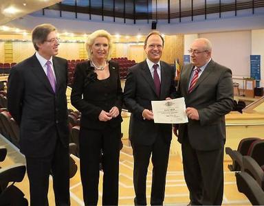 From left: Partners Lic. oec. Georg F. W. Schaeffler and Maria-Elisabeth Schaeffler, Prof. h. c. Dr. Peter Pleus, Member of the Board of Management of Schaeffler, Prof. Dr. Ion Visa, Rector of the University