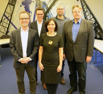 Bringen viel Praxiserfahrungen mit: (v.l.) Prof. Dr. Jan Gerken, Prof. Dr. Lasse Tausch-Nebel, Prof. Angela Clemens, Prof. Dr. Kai Petersen und Prof. Dr. Dirk Müller. Foto: Gatermann