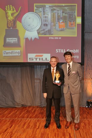 Bild 1_Offizielle bergabe des handling award 2015 an die STILL GmbH.jpg