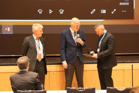 Prof. Dr. Ing. Peter Starke bei der Entgegennahme des Galileo-Preises (Foto: DGM-Inventum GmbH)