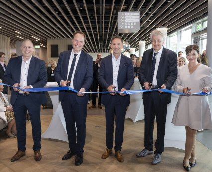 Eröffnungsmoment der DUS Rhein Lounge.jpg