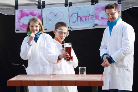 Gemeinsam experimentieren – aber online! Das explorhino bietet in den Pfingstferien verschiedene Online-Kurse für Kinder an, Bild: © Hochschule Aalen / Peter Schlipf