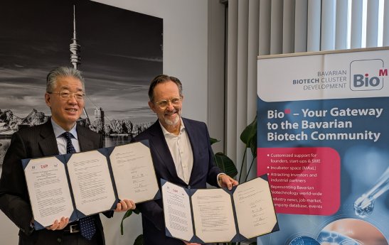 Unterzeichnung MoU BioM KIIP Presse.jpg