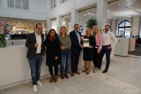 Übergabe des RExA Gütesiegels. Foto vlnr: Axel Bergmann (Jobware GmbH), Ayse Prodromou, Claudia Siegert (GETEC ENERGIE GmbH), Matthias Olten (Jobware GmbH), Antje Papenberg, Aira Aust, Lorenz Fuchs (GETEC ENERGIE GmbH). Quelle: GETEC ENERGIE GmbH Übergabe des RExA Gütesiegels. Foto vlnr: Axel Bergmann (Jobware GmbH), Ayse Prodromou, Claudia Siegert (GETEC ENERGIE GmbH), Matthias Olten (Jobware GmbH), Antje Papenberg, Aira Aust, Lorenz Fuchs (GETEC ENERGIE GmbH). Quelle: GETEC ENERGIE GmbH