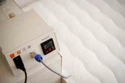 Durch das Aufheizen auf 55 Grad Celsius entsteht ein Klima, in dem Milben nicht überleben können. ©Hohenstein Institute