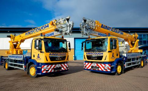 Eight powerful truck-mounted cranes of type AK 44/4000 from Böcker are to be used in the United Kingdom. Photo: Kranlyft UK